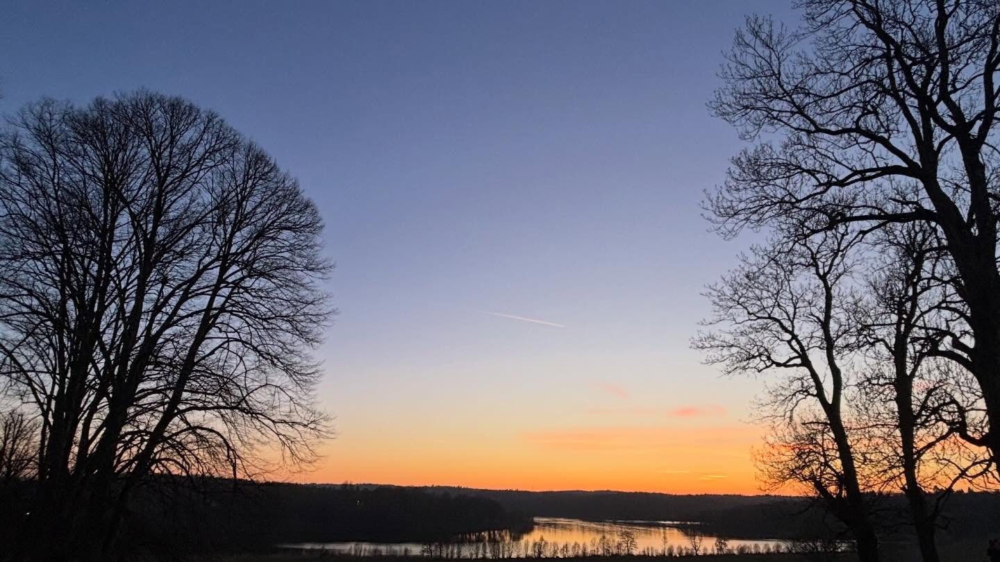 Daylight Rests upon the Lake